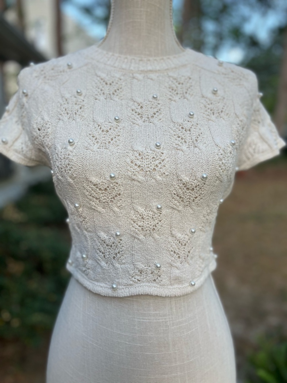 Zara Women’s Crop sweater Top Short Sleeve Open Back Cream w/pearl detail, Small